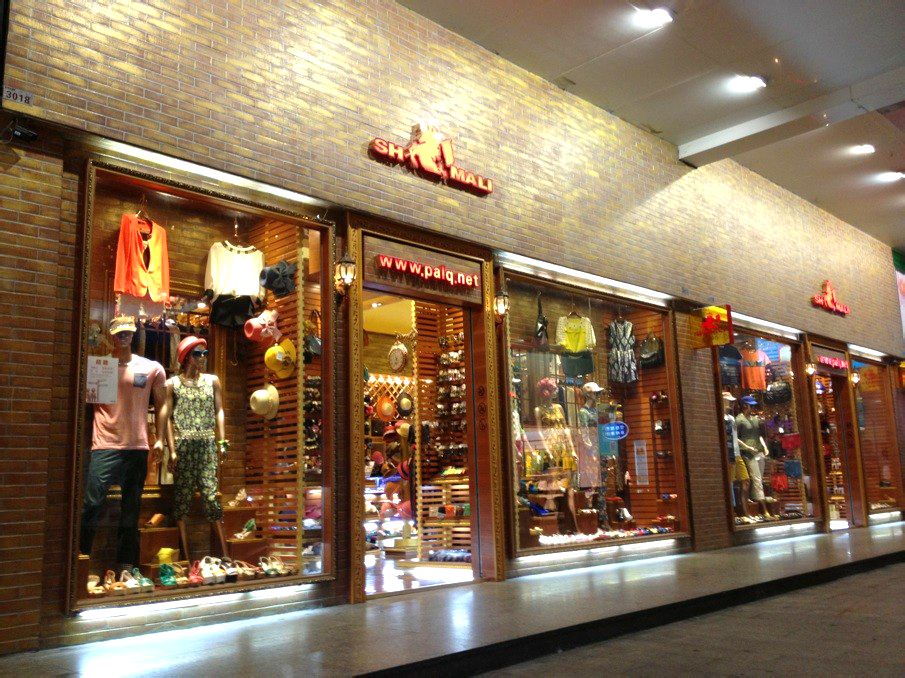 销售,作为全方位时尚服务的专营商,在广东地区拥有多家直营连锁零售店