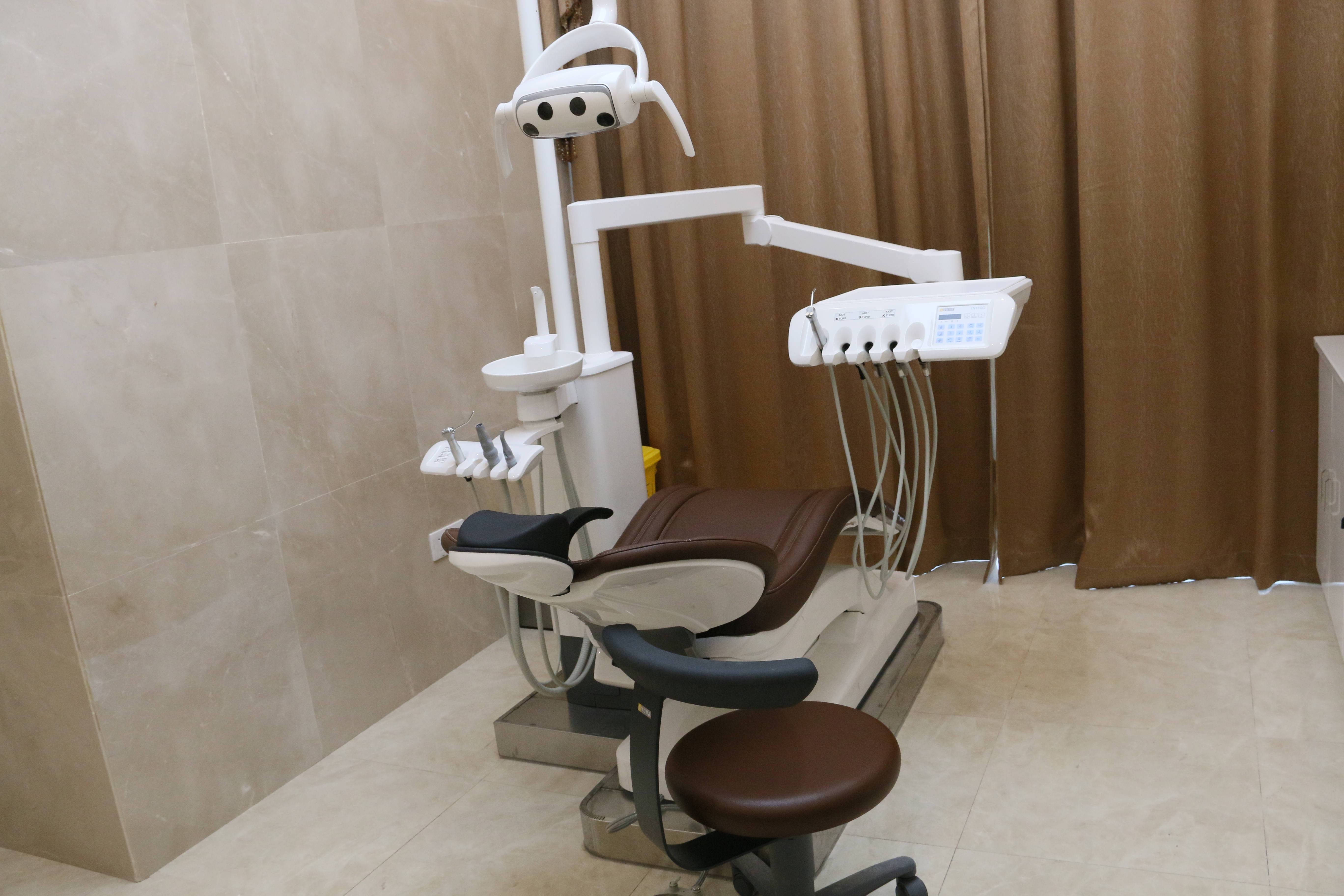 法定代表人陈志松,公司经营范围包括口腔医院投资;医疗器械设备开发