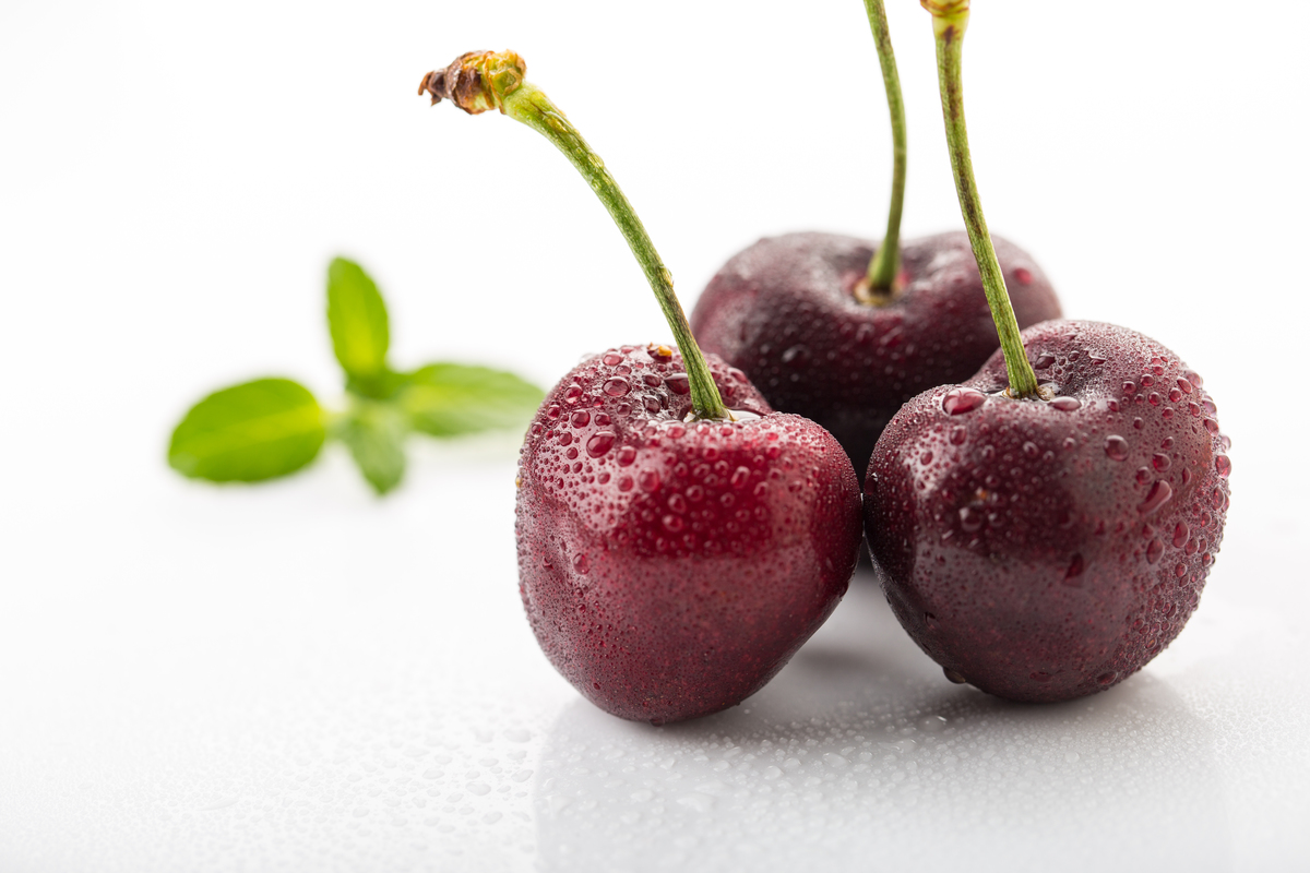  p>车厘子,音译自英语单词 b>cherries /b>(即樱桃),特指产于 a