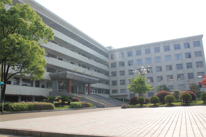  p>临澧县第二中学,简称临澧二中,始建于1956年9月,办学渊源可上溯至