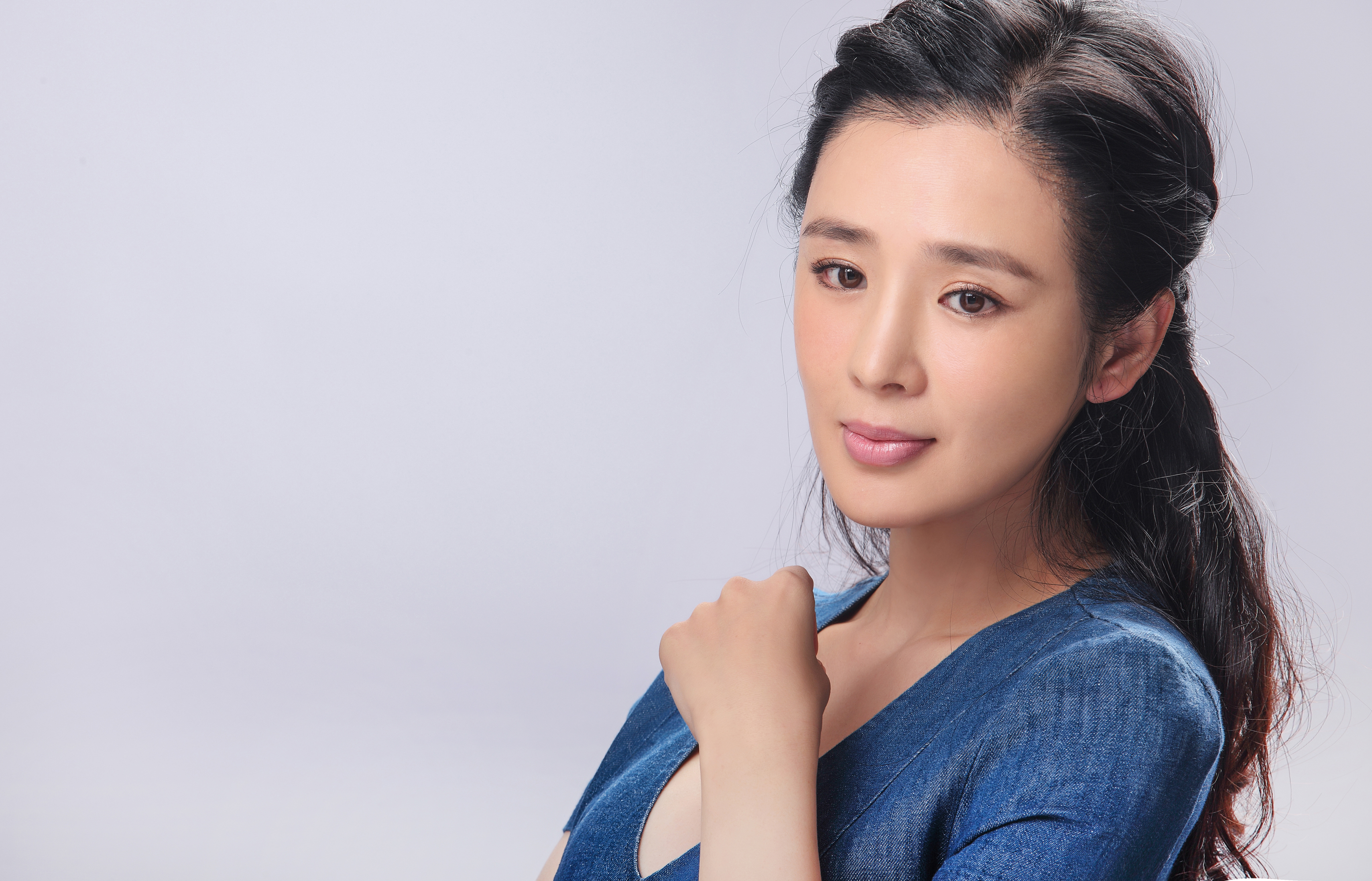  p data-id="gnsuq9mlas">周显欣,1976年2月19日出生于贵州省贵阳市