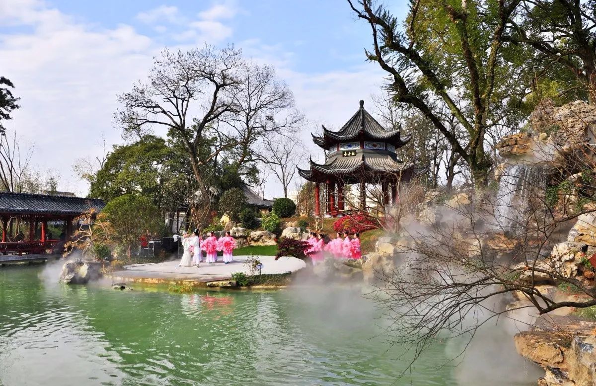 章水之滨,是大余县重点风景名胜区,明代戏剧家汤显祖名剧《牡丹亭还魂