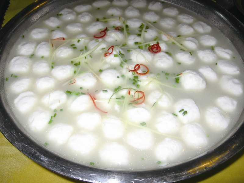  p data-id="gnb63yk9mf">汤逊湖鱼丸 ,武汉的传统名吃,主料为胖头鱼