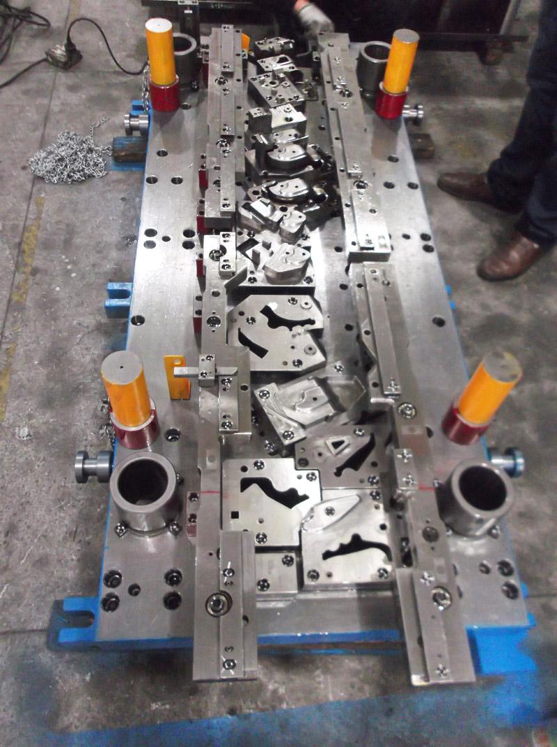  p>冲压模具是在冷 a target="_blank" href="/item/冲压加工">冲压