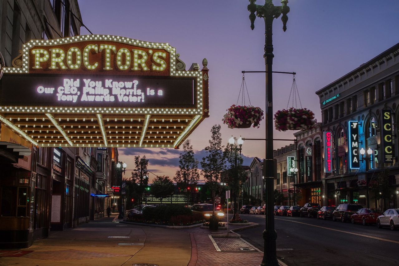 href="#">纽约州 /a>中东部一个城市,为斯克内克塔迪郡(schenectady