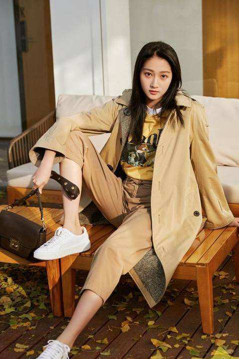  p>关晓彤,1997年9月17日出生于北京市,中国内地影视女演员,歌手.