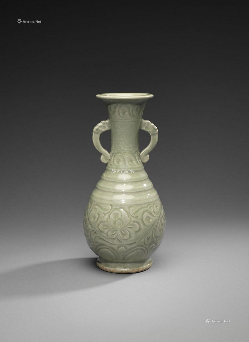 id="gn7am2vwb1">宋耀州窑青釉刻花莲花纹双耳瓶是宋代创作的瓷器 /p>