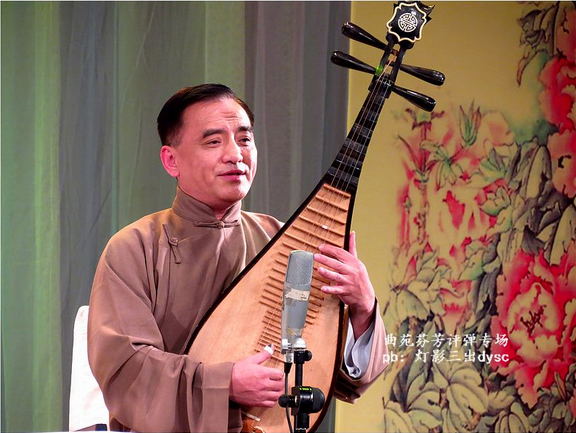 从艺评弹事业35年,现为上海评弹团国家一级演员,艺委会主任