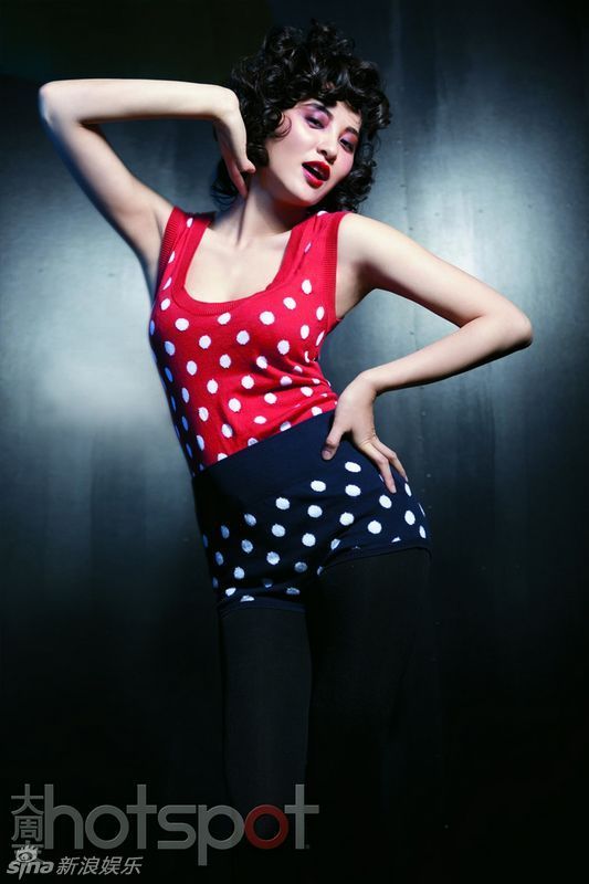  p>莫小奇(原名王萌萌,曾用名莫小棋,莫麒),1981