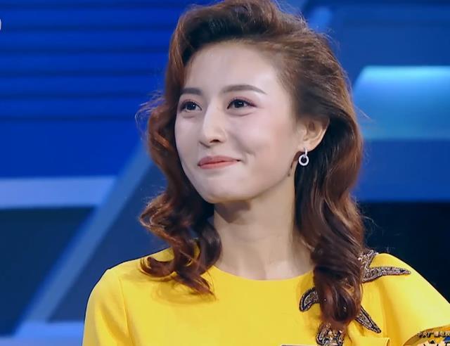 4r">张舒越,1997年4月11日出生于黑龙江省哈尔滨市,中国内地女主持人