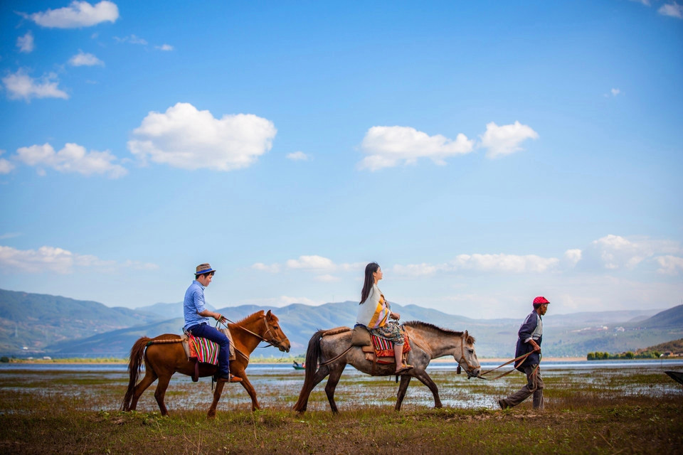拉市海海北恩宗三队骑马场