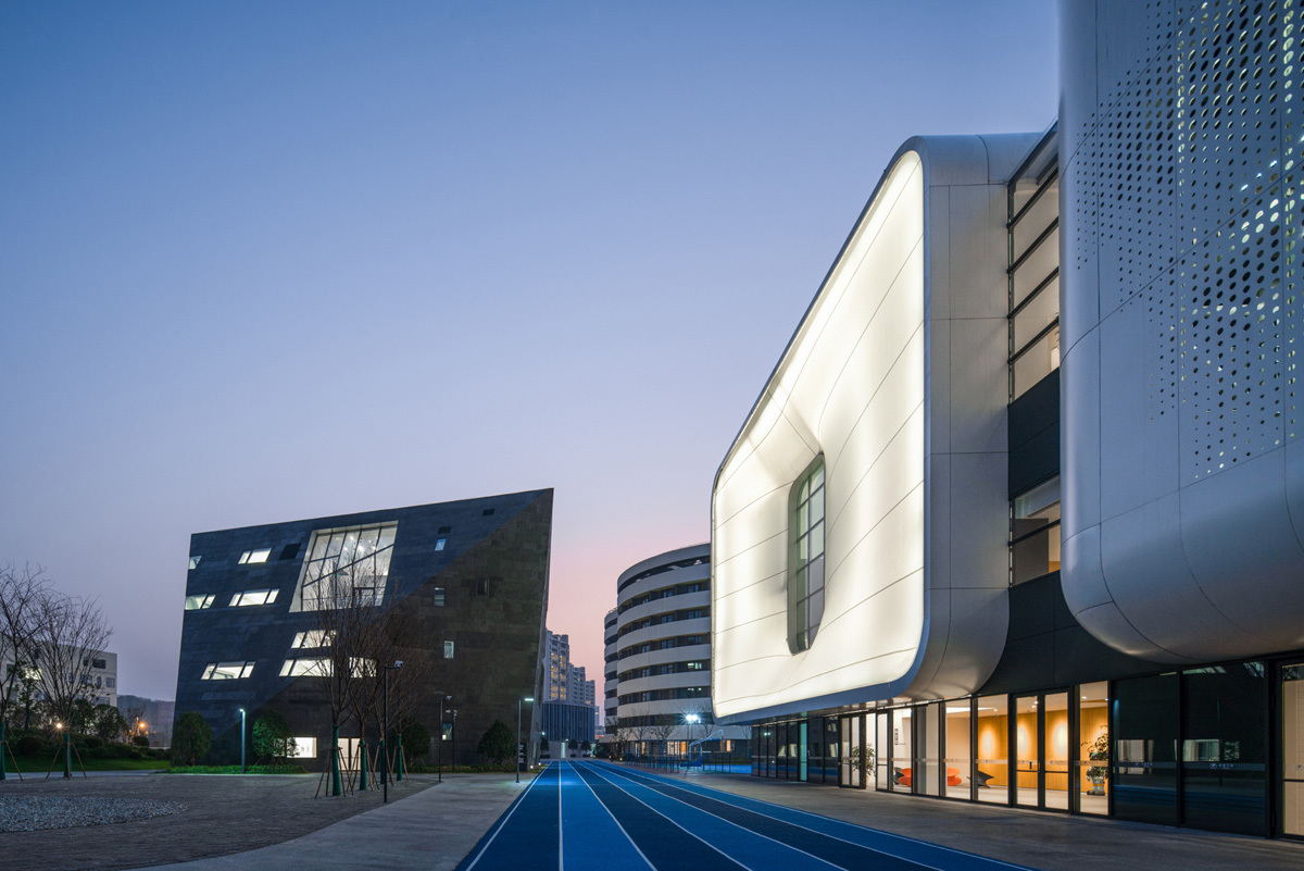 上海青浦平和双语学校