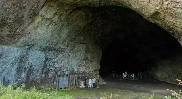  p>会仙洞又名清凉洞,坐落在广东省蕉岭县蓝坊镇石湖村,距蕉城约10