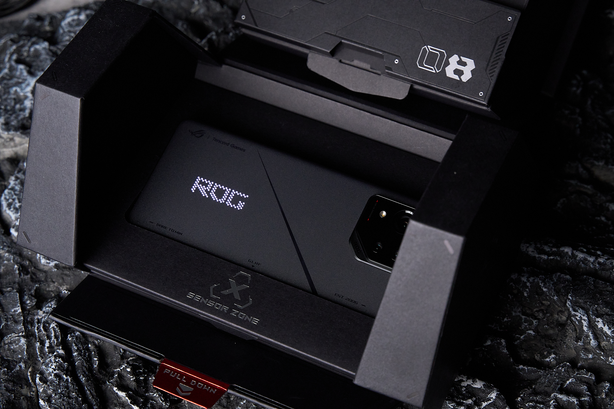 ROG 8 Pro图赏：化身西装暴徒，质感再度提升_百科TA说