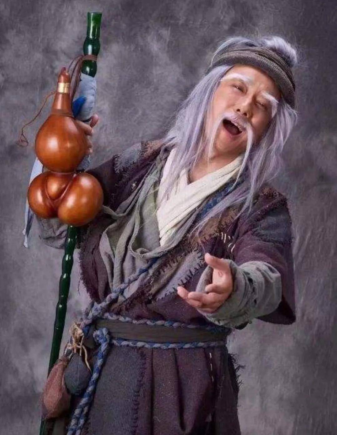 4562720" data-lemmaid="4562720">《铁伞怪侠》 /a>中丐帮的帮主