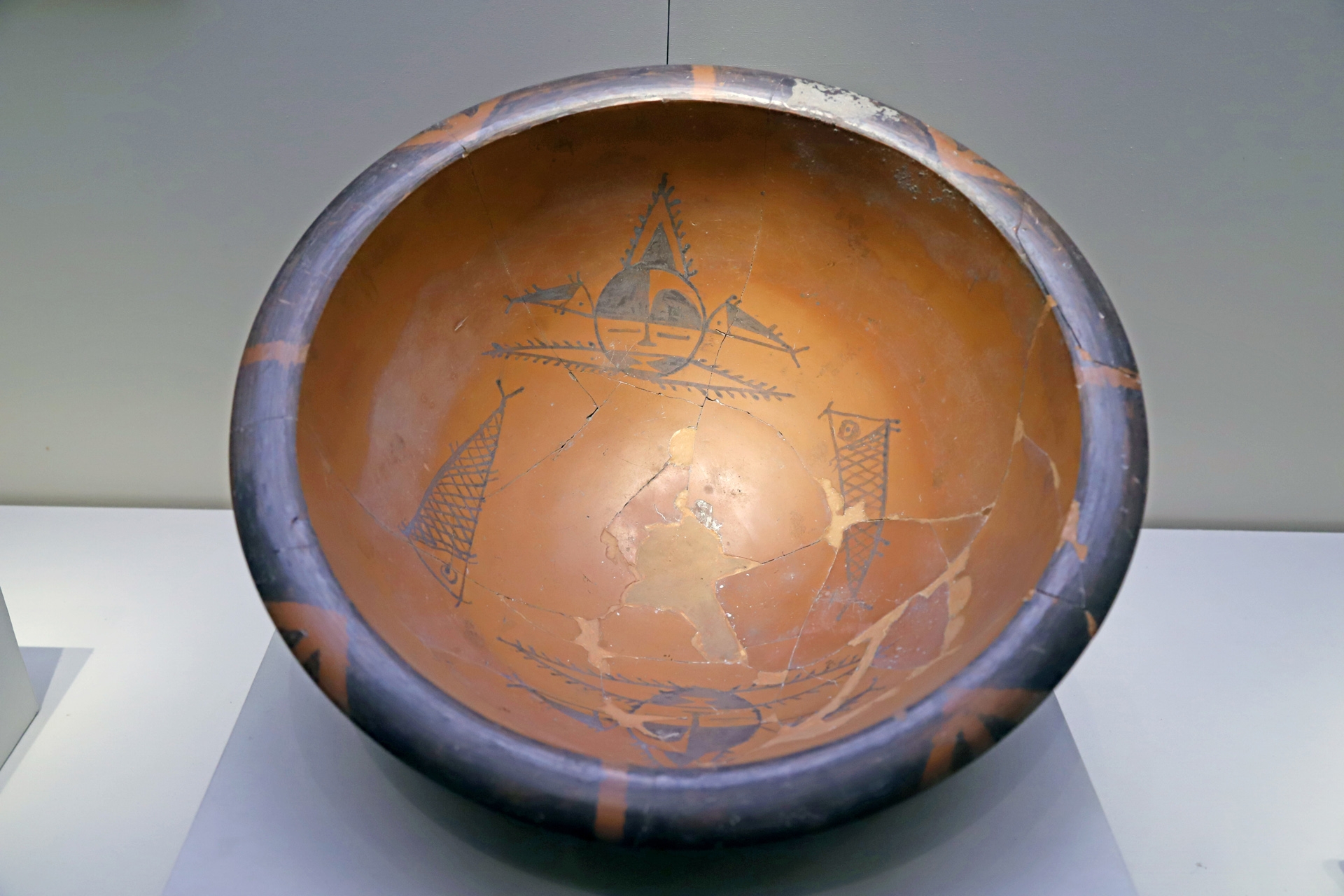  p>新石器时代人面鱼纹彩陶盆于1955年出土于 a target="_blank" href