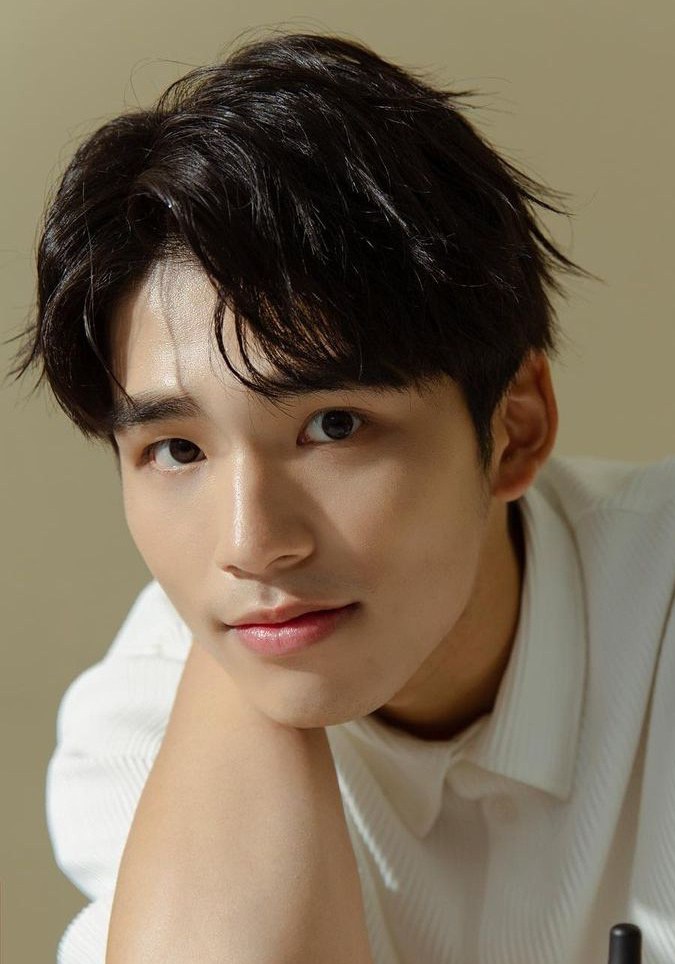  p>王品澔,演员,主要作品有《 -正负之间》. /p>