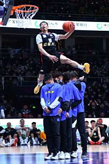 陈登星人物照