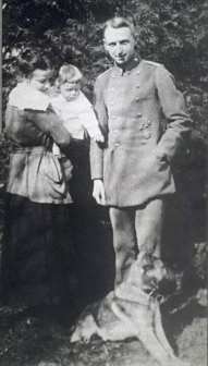 <p>1922年的曼施坦因与家人