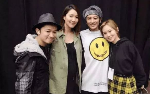 当红时拒绝日本商演被雪藏，香港歌手孙耀威复出，她怀孕也要到场_百科TA说