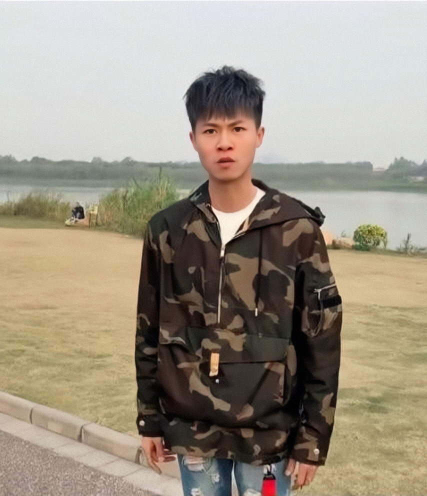  p data-id="u17meulzo12e">许华升,1993年8月28日出生于广西贺州