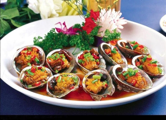  p>煎焗大连鲜鲍是一道美食,制作原料主要有大连鲜鲍鱼,鸡蛋黄,生粉等