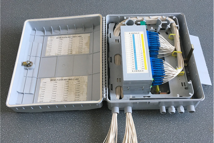  p>插片式光分路器结构紧凑,微小,主要由微分扇出,光分路器安装固定在