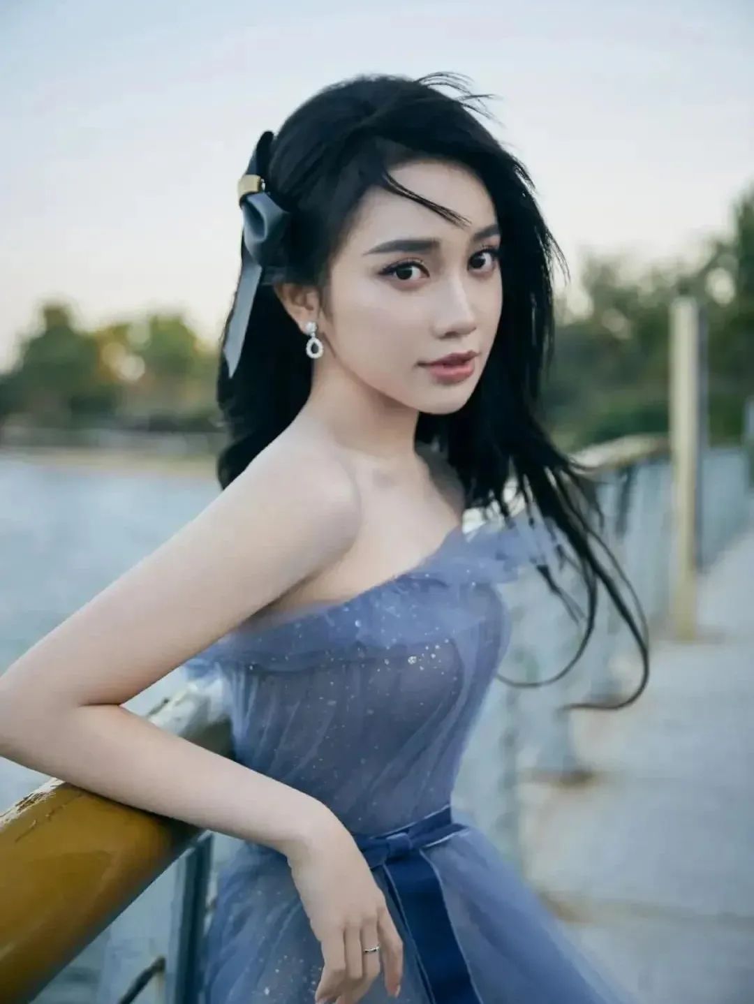 《坚如磐石》林博洋神秘风情太惊艳！漂亮谋女郎潜力十足_百科TA说