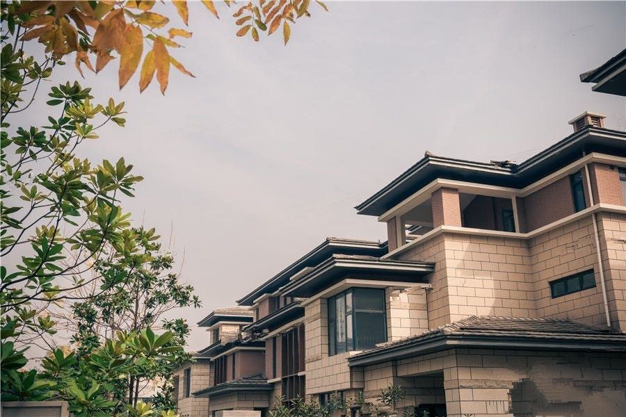  p>玫瑰湾别墅,2009-06-15交付使用的高档别墅小区,位于温岭市三星