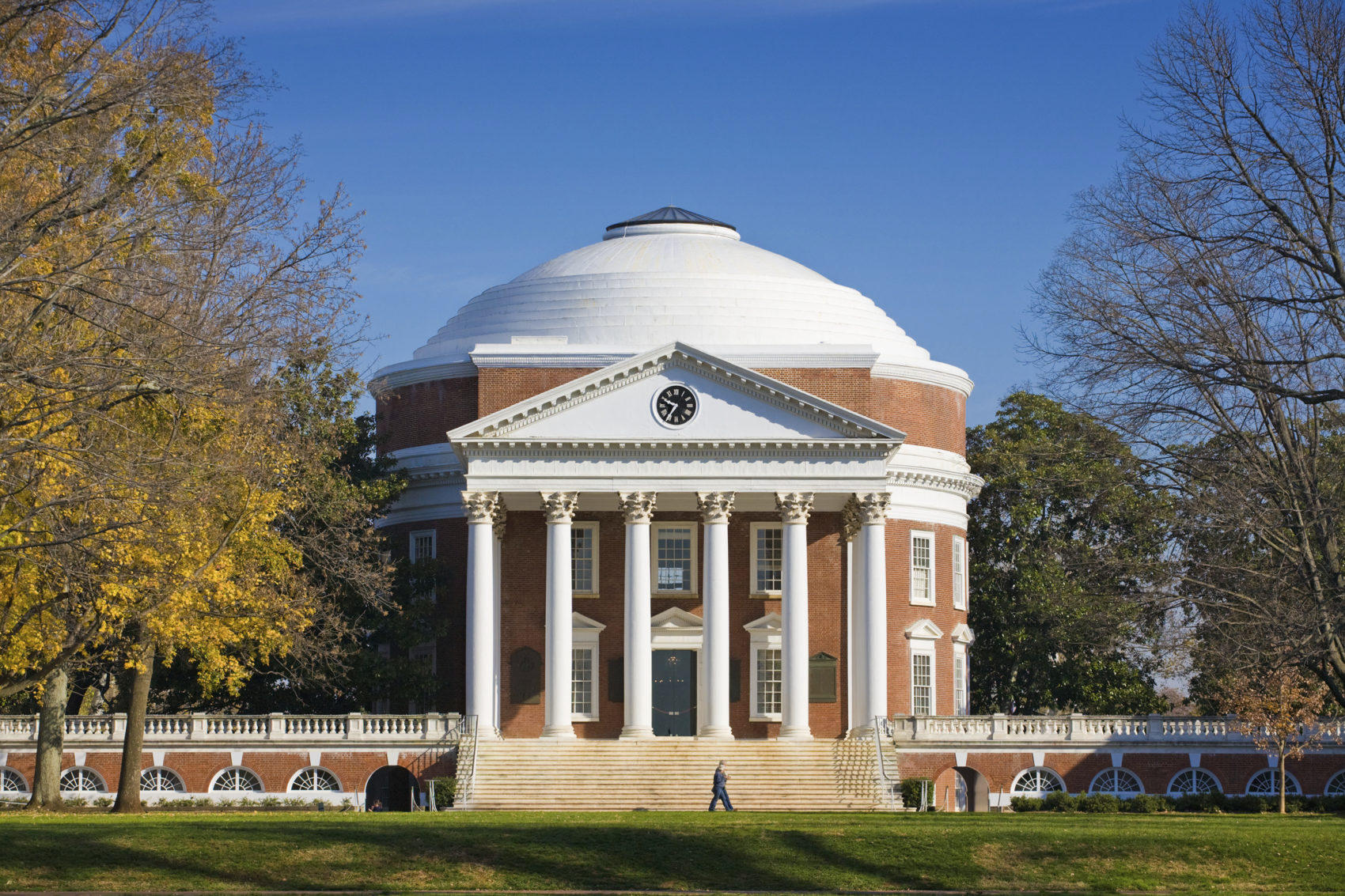  p>弗吉尼亚大学(university of virginia),简称uva,坐落于美国
