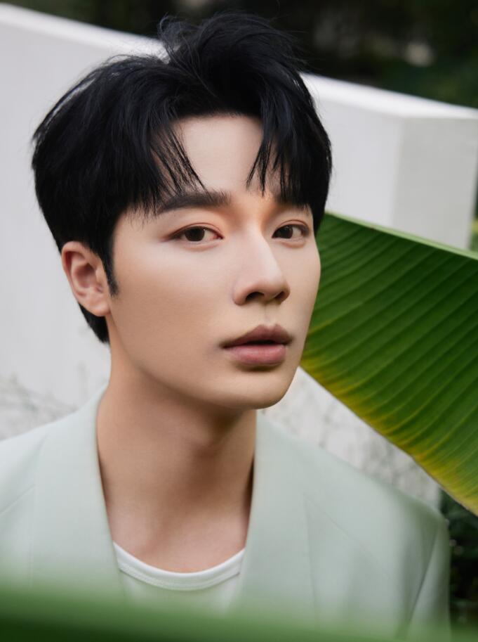 m6j">李岱昆,1992年7月4日出生于湖南省娄底市,中国内地影视男演员