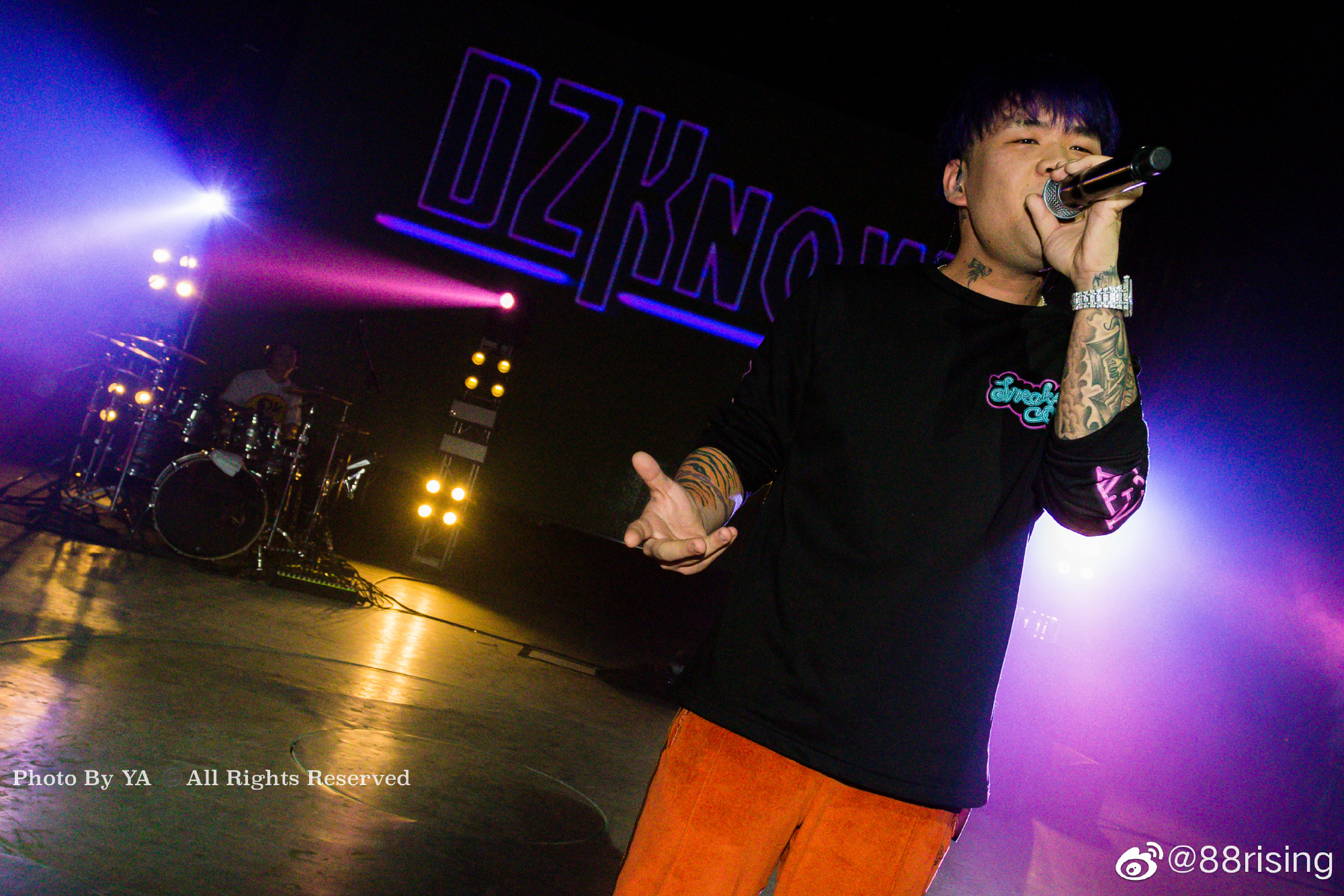  p>丁震(knowknow),别名dzknow,1996年5月3日出生于江苏省南京市,中国