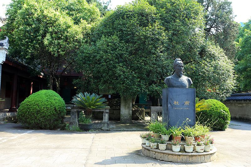 湖南平江杜甫墓