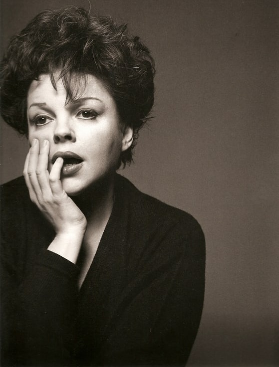  p data-id="gncox2uyvh">朱迪·嘉兰(judy garland,1922年6月10日
