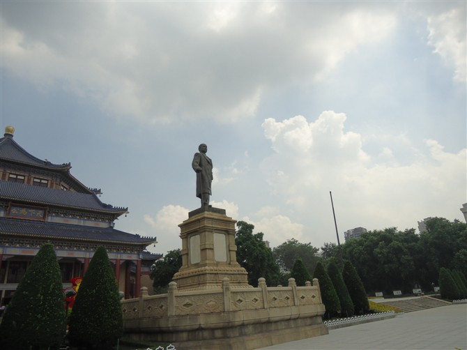  p>孙中山纪念堂位于广东省中山石岐城区中心,由郭得胜先生捐款一千万