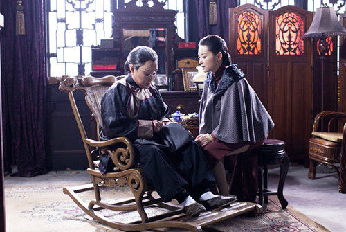 《母亲,母亲》是由安徽广播电视台华星传媒投资有限公司出品的电视剧