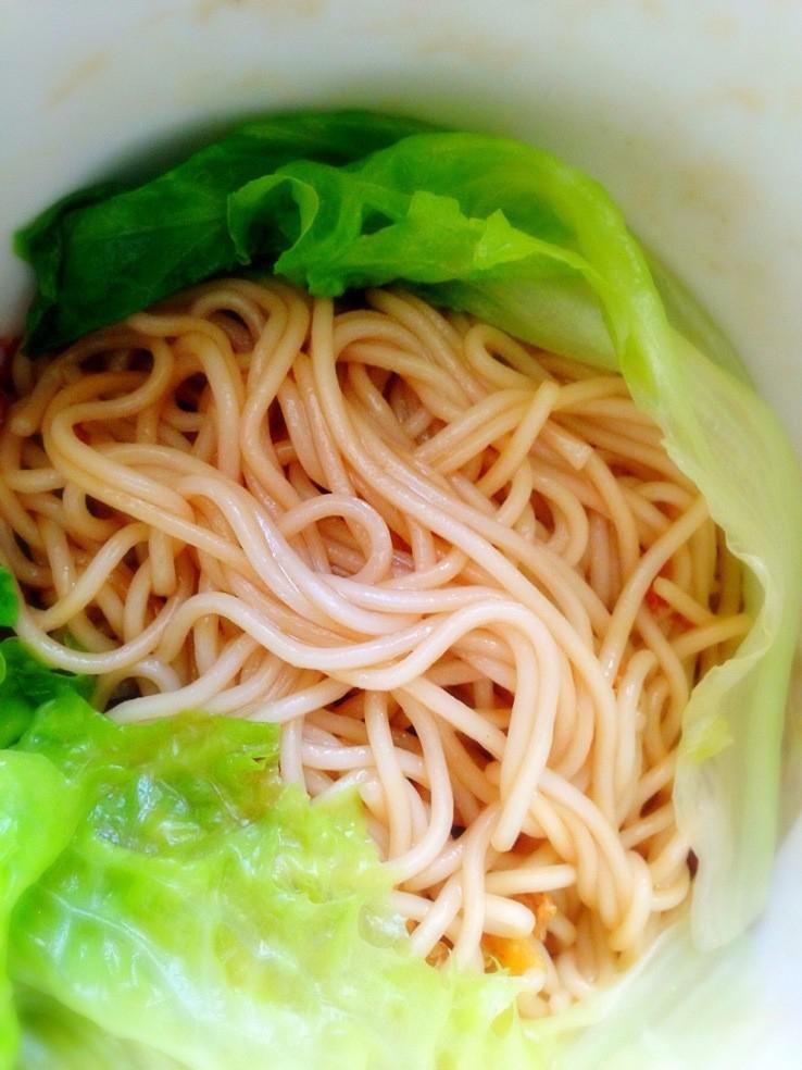  p>快手蚝油鸡蛋捞面,以面条,鸡蛋为主料的面食. /p>