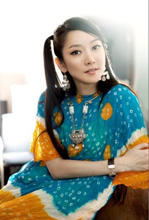  p>萨顶顶(sa dingding),原名周鹏,出生于河南省平顶山市,中国内地