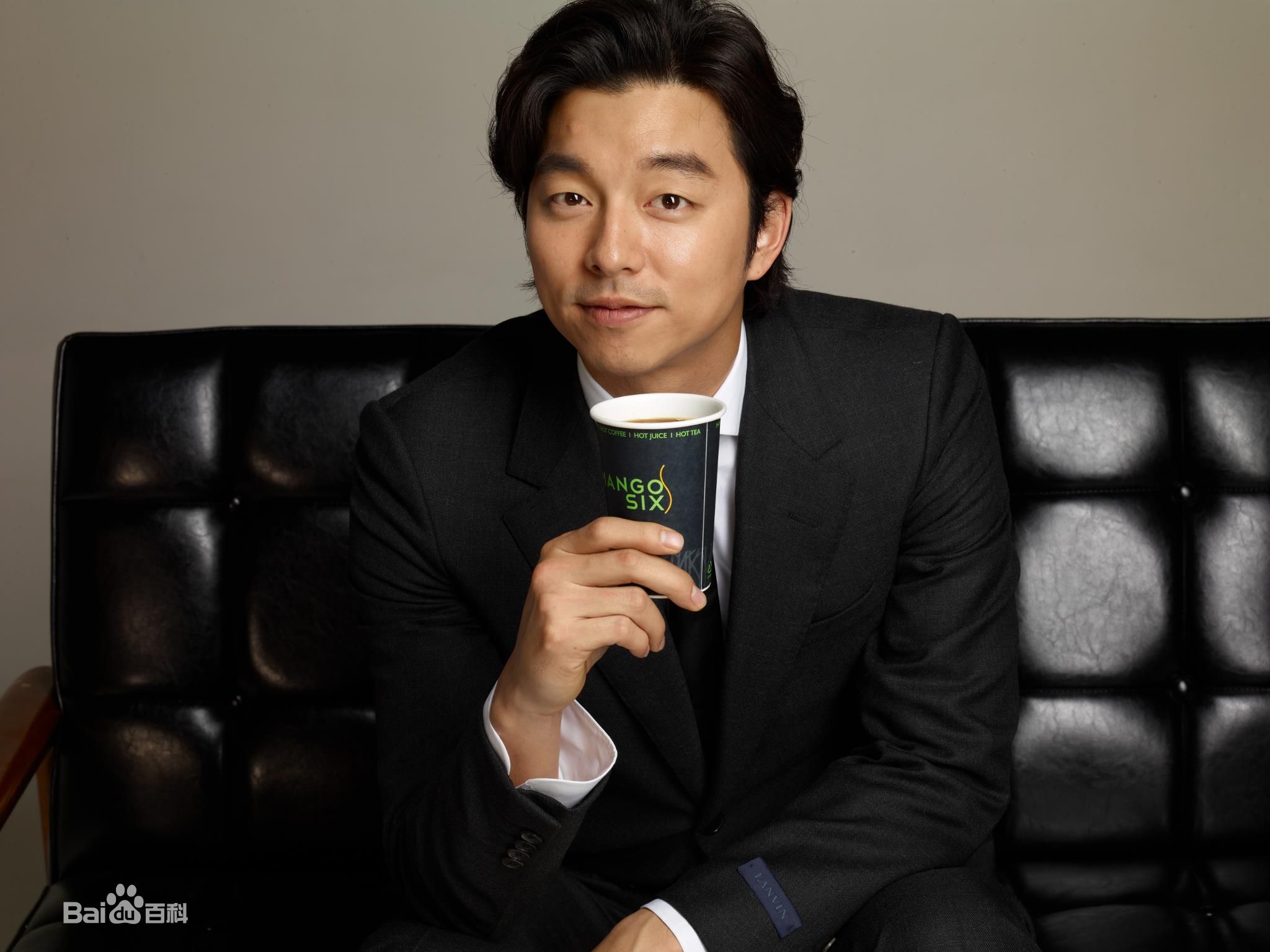 名朝鲜汉字孔地哲(         ),孔刘艺名是来自父母姓氏,曾被译为孔侑