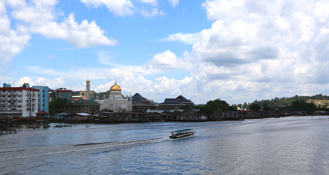  p>斯里巴加湾市(马来语:bandar seri begawan),位于文莱-摩拉区,面积