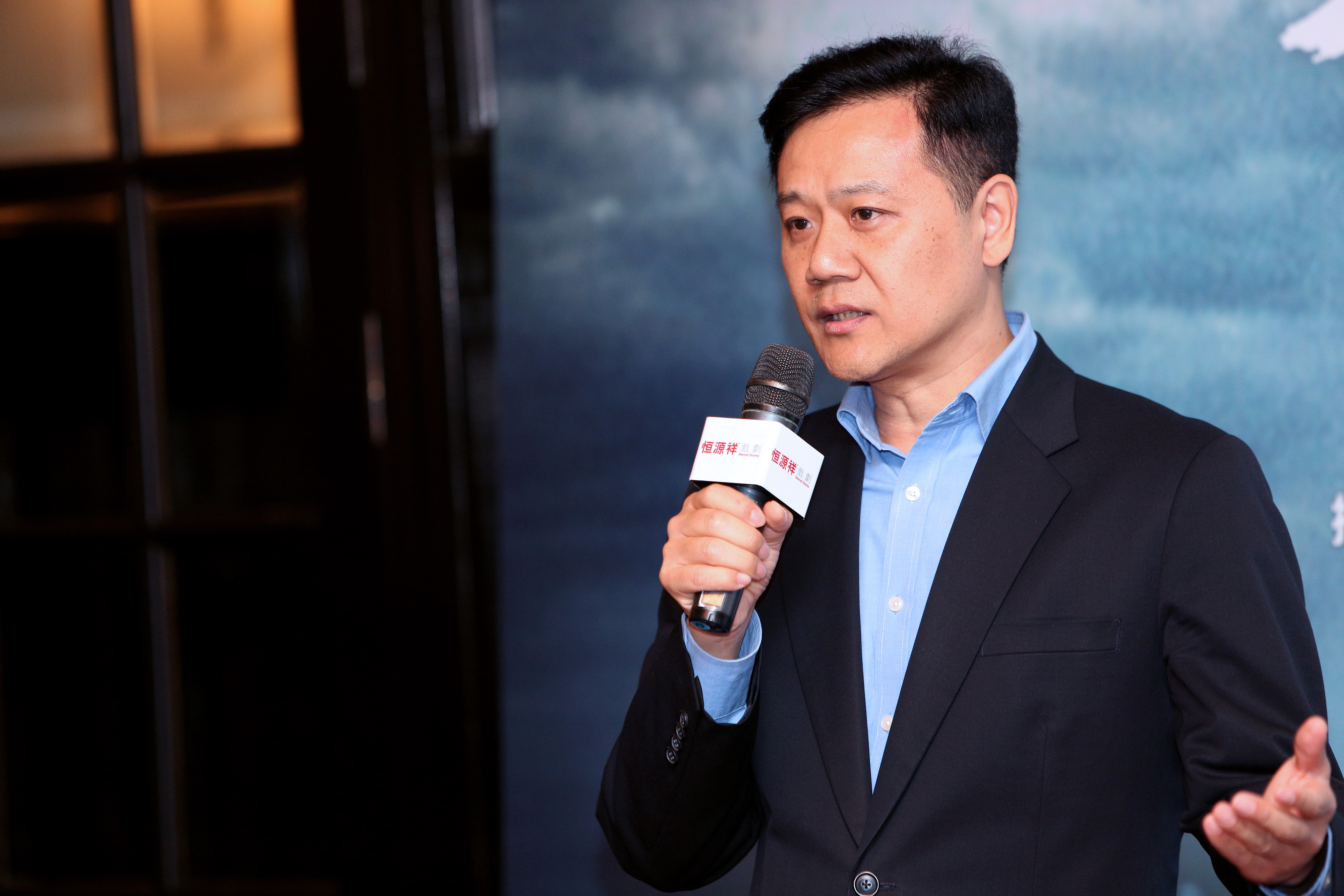  p>徐俊,男,1962年生,籍贯上海.