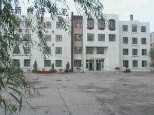 p>肇东市三友小学始建于民国七年(1918年),取名满沟站私立小学,由