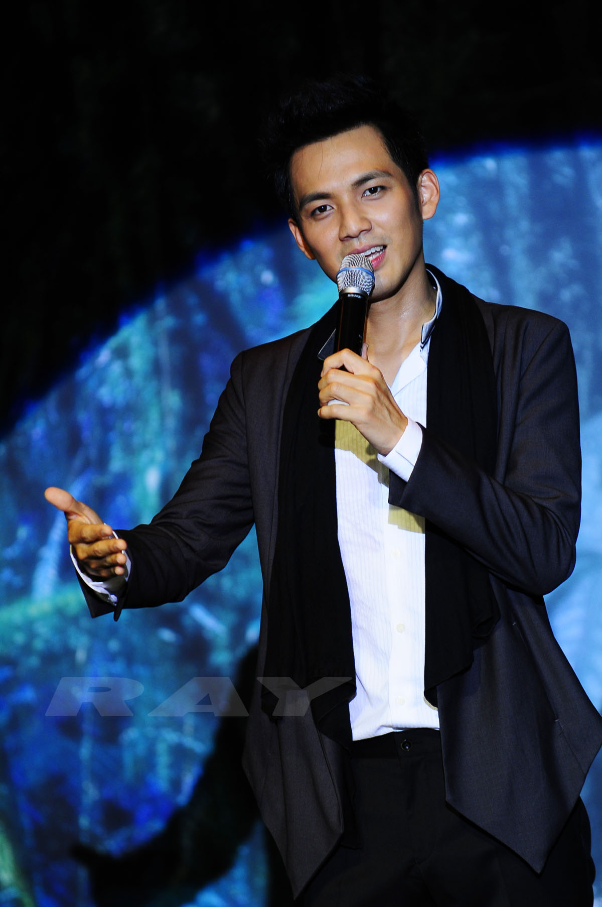  p>钟汉良(wallace chung),1974年11月30日出生于 a target="_blank"