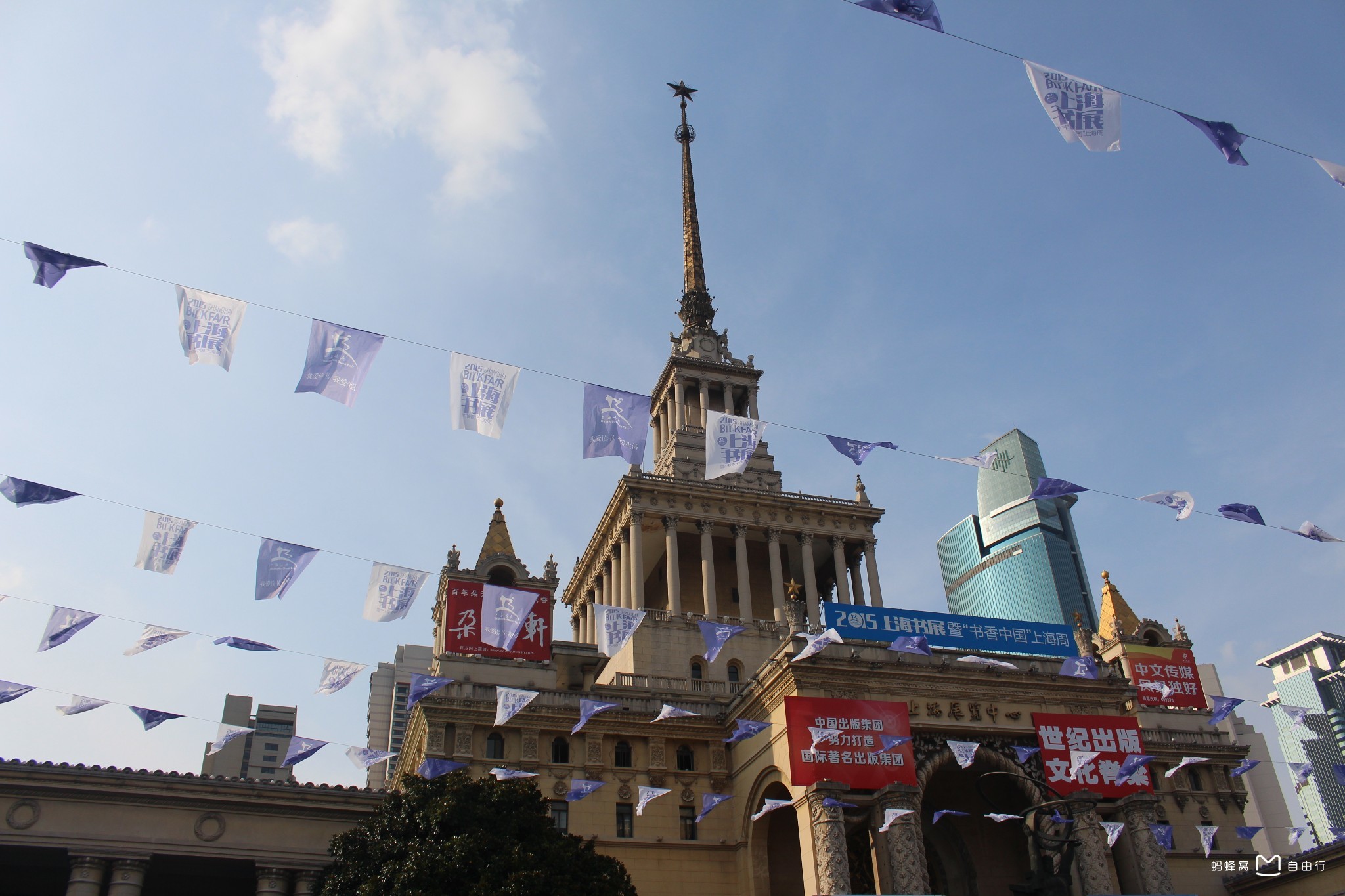  p>上海展览中心(shanghai exhibition center)亦称为上海展览馆,位于