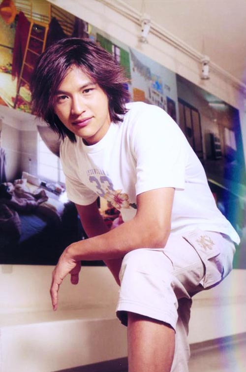  p>周群达,又名黎登勤,1978年9月19日出生于香港长洲,香港艺人,毕业于