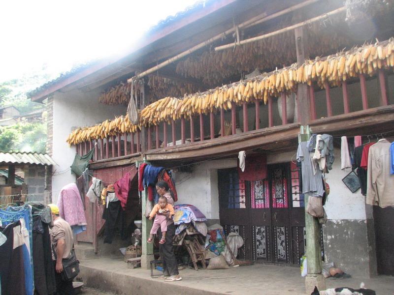  p>勐板村该村地处云南省永德县勐板乡中部,为勐板乡政府所驻地,交通