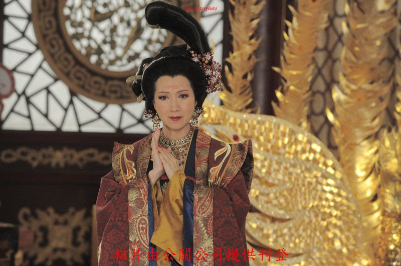  p>谢雪心,本名孔令馥.1953年11月1日出生,籍贯山东曲阜.