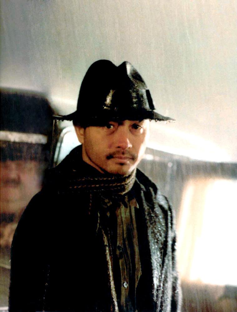  p>《红色恋人》是由 a target="_blank" href="/item/叶大鹰/7322578