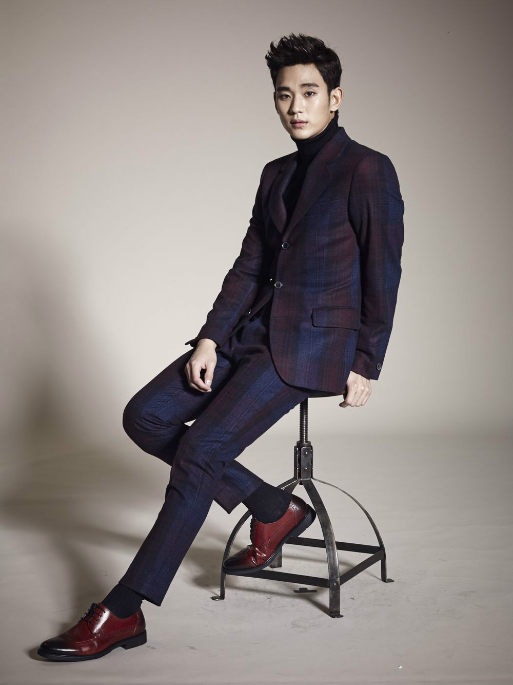  p>金秀贤,1988年2月16日出生于韩国首尔,韩国男演员.