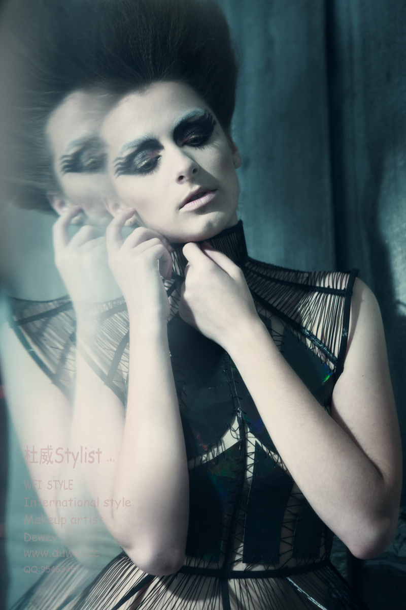 担任众多一线明星艺人御用造型师,个人代表中国先后赴 a target=